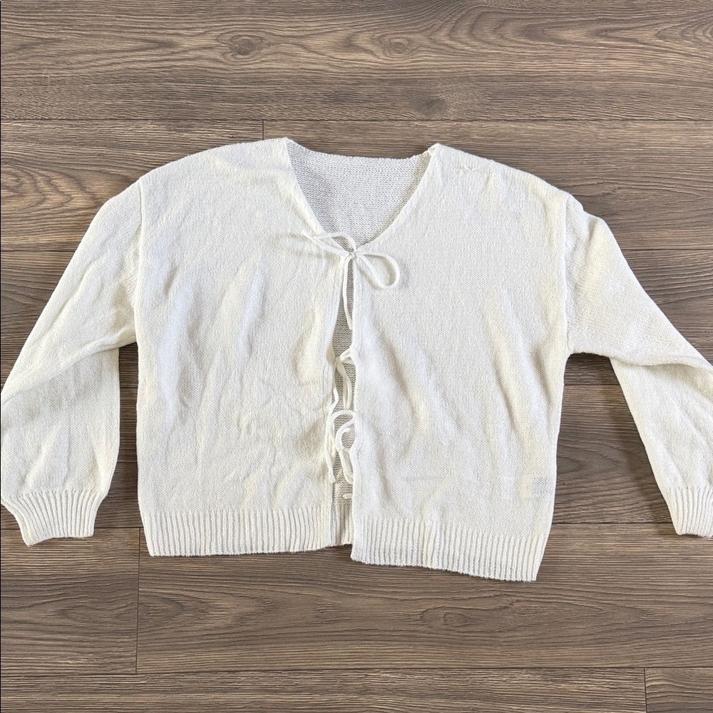 SHEIN Cream V-Neck Sweater with Bow Details - Picture 4 of 10